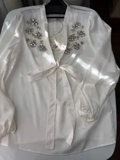 未使用品　chesty ビジュー刺繍 ホワイトボウタイブラウス