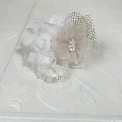 296 ハンドメイド コサージュ ビーズ　卒業式　入学式　ホワイト　セレモニー
