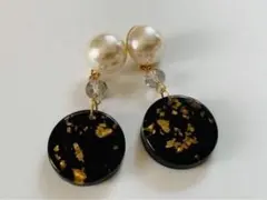 黒と金のフープピアス