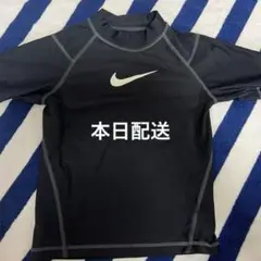 最終値下げ即配送Nike ブラック 半袖ラッシュガードXXS（キッズ）