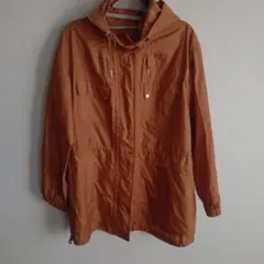 オレンジ色 軽量ナイロンジャケット フード付き