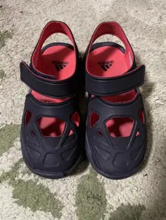 子供用のサンダル　adidas