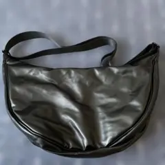 UNIQLO:C レザータッチラウンドショルダーバッグ