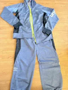 【umbro】フード付きジャージ