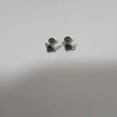 ブラック星型スタッドピアス