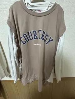 COURTESY ロゴ入りブラウントレーナー