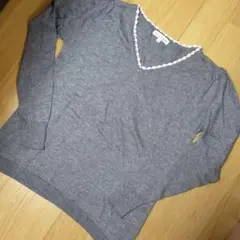 ワールドのVネックのニット