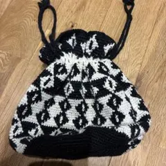 モノトーン 幾何学模様 ニット巾着袋　編み物　手作り　ハンドメイド