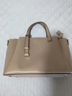 ベージュ ハンドバッグ