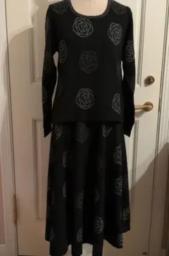 バラ模様ニットセットアップ（黒）