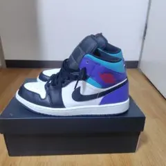 NIKE AIR JORDAN 1 MID スニーカーのサムネイル