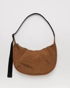 "BAGGU" ミディアム ナイロン クレッセントバッグ　ブラウン　新品のサムネイル