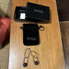 美品　BARNEYS NEW YORK ゴールドと水牛ボールの個性派ピアスのサムネイル