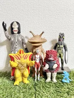 ウルトラマン　怪獣　ダダ　カネゴン　ガラモン　バルタン星人　アイアロン