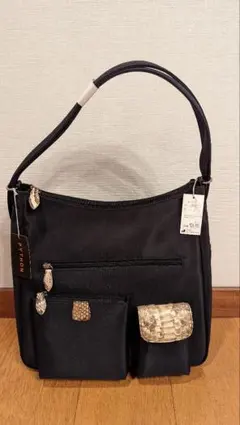 ショルダーバッグ　パイソン柄