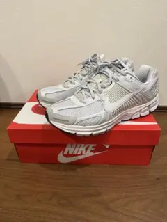 NIKE ZOOM VOMERO 5 ホワイト サイズ29のサムネイル