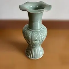 高麗青磁　花瓶　壺　花模様