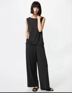 ユニクロクレープジャージーストレートパンツ＋ボートネックTノースリーブ　ブラック