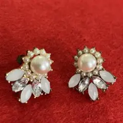 パールとクリスタルのスタッドピアス
