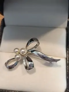 MIKIMOTO ブローチ リボンモチーフ アコヤ真珠 3珠 M刻印 - メルカリ