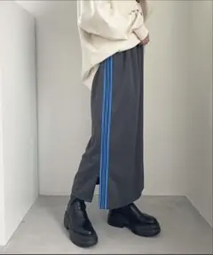 LOWRYSFARM サイドライン ジャージ タイトスカート グレーのサムネイル
