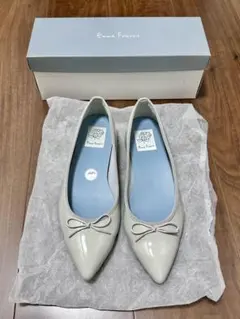 エマフランシス　エナメルフラットシューズ　ライトグレー　EmmaFrancis