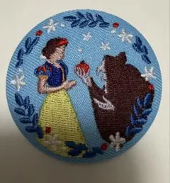 ディズニー刺繍缶バッジ　白雪姫
