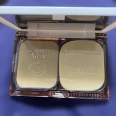avene トリートメントパウダーファンデ　ケース付き　アベンヌのサムネイル