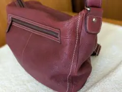 【土屋鞄　オイルヌメショルダーバッグ（ワインレッド）】美品のサムネイル