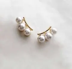 3連パールピアス