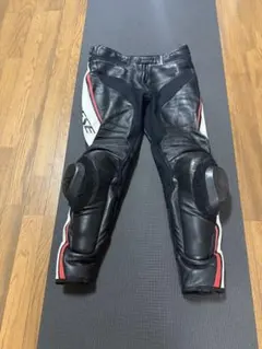 Dainese レザーパンツ 膝パッド付き