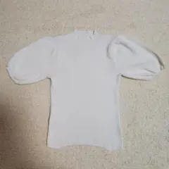 ホワイトパフスリーブニットセーター