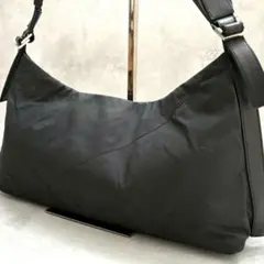 ✨美品✨フェラガモスポーツ ワンショルダーバッグ 黒 ナイロン ロゴ金具 Y2K