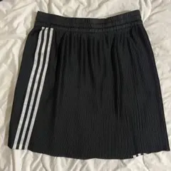 adidas originals サテンプリーツスカート 黒