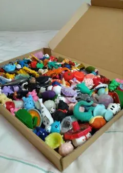 バスボールの中身、おもしろ消しゴムなどミニおもちゃ詰め合わせ 大量まとめ売り