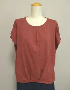 メイクレットリヨン 袖パール付き タックカットソー テラコッタのサムネイル
