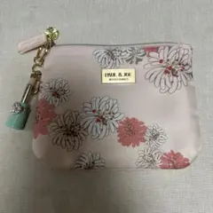 PAUL & JOE 花柄ポーチ リップ型チャーム付き