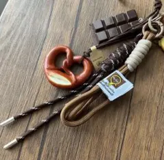 新品 じゃらじゃらキーホルダー バッグチャーム チョコレート プレッツェル