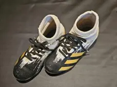 サッカースパイクジュニア　アディダスプレデター　20.0cm
