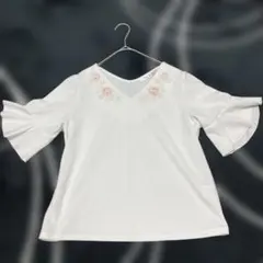 Anne Basket Vネック フレアスリーブ Tシャツのサムネイル