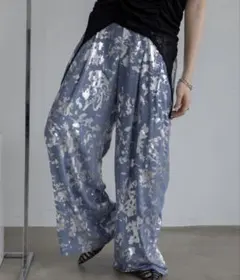 メタリックパンツ
