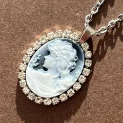 ストーンカメオの小さなネックレス　ネイビー