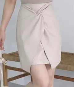 新品　ROYAL PARTY フロントデザインフェイクレザーミニスカート