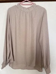 GU ベージュ ドット柄 長袖ブラウス 首後ろスリット　エレガントタイプ　XL