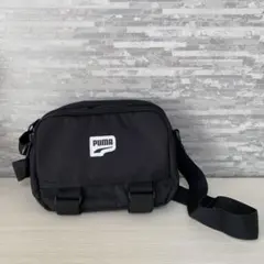PUMA ブラック ショルダーバッグ