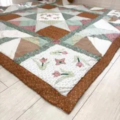 パッチワークキルト　マルチカバー　ソファカバー　こたつカバー　ラグ　正方形