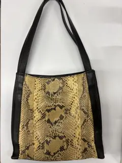 ヘビ柄と黒レザーのショルダーバッグ パイソン
