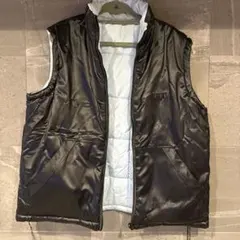 黒いナイロンノースリーブベスト