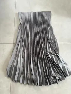 本日限定ZARA 光沢感 プリーツスカート ロング丈 グレー