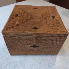 バリ島　アタ製蓋付きバスケット　アタ製蓋付き収納箱　小物入れ　アタ製雑貨